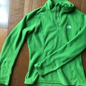 North Face 1/4 zip pull over💚